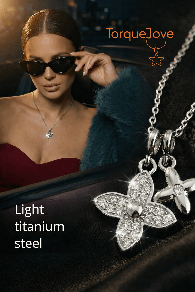 Necklace with clover pendant